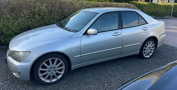 Lexus Is200