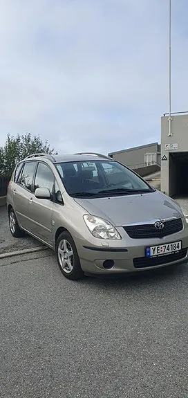 Toyota Corolla Verso 2002 photo 2