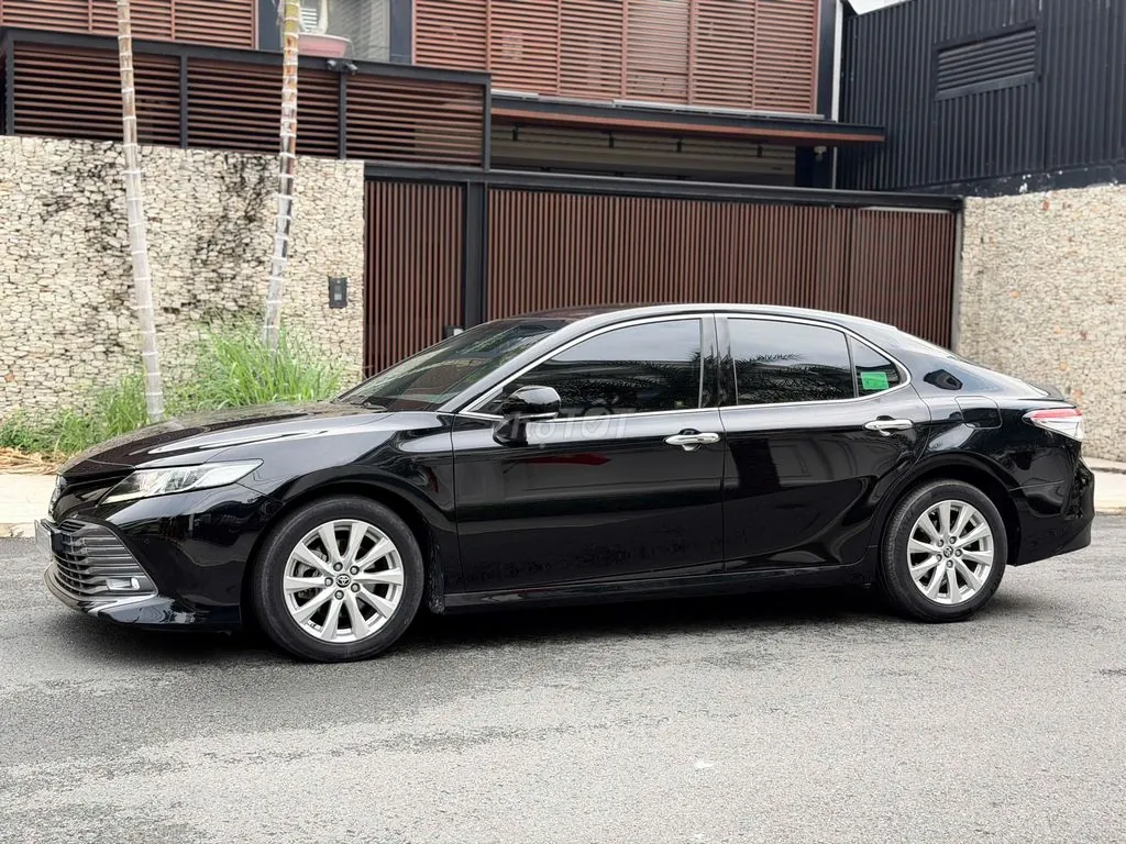 Toyota Camry 2020 photo 2