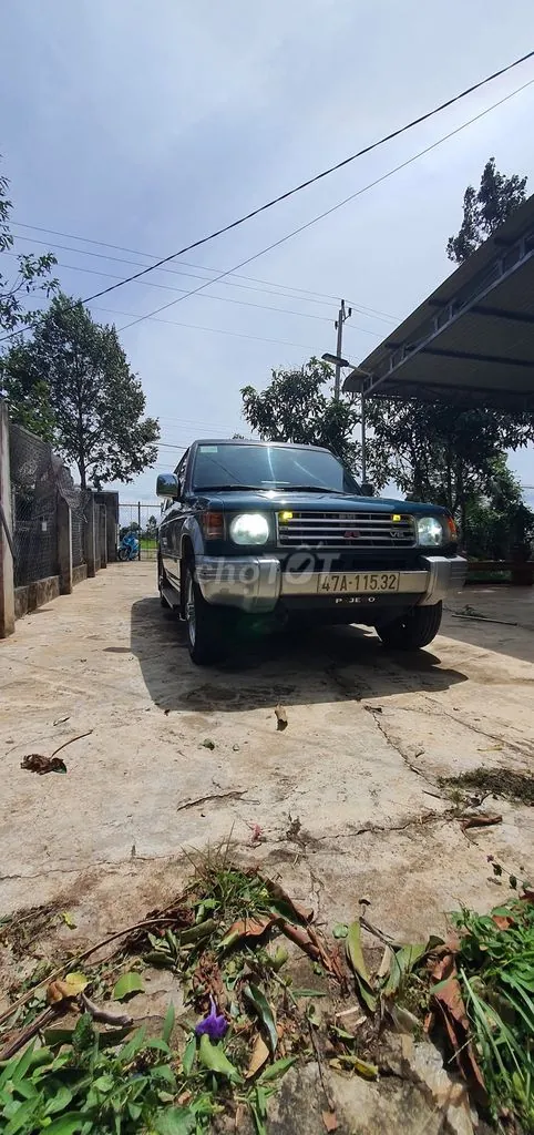 Mitsubishi V33 2001 photo 2