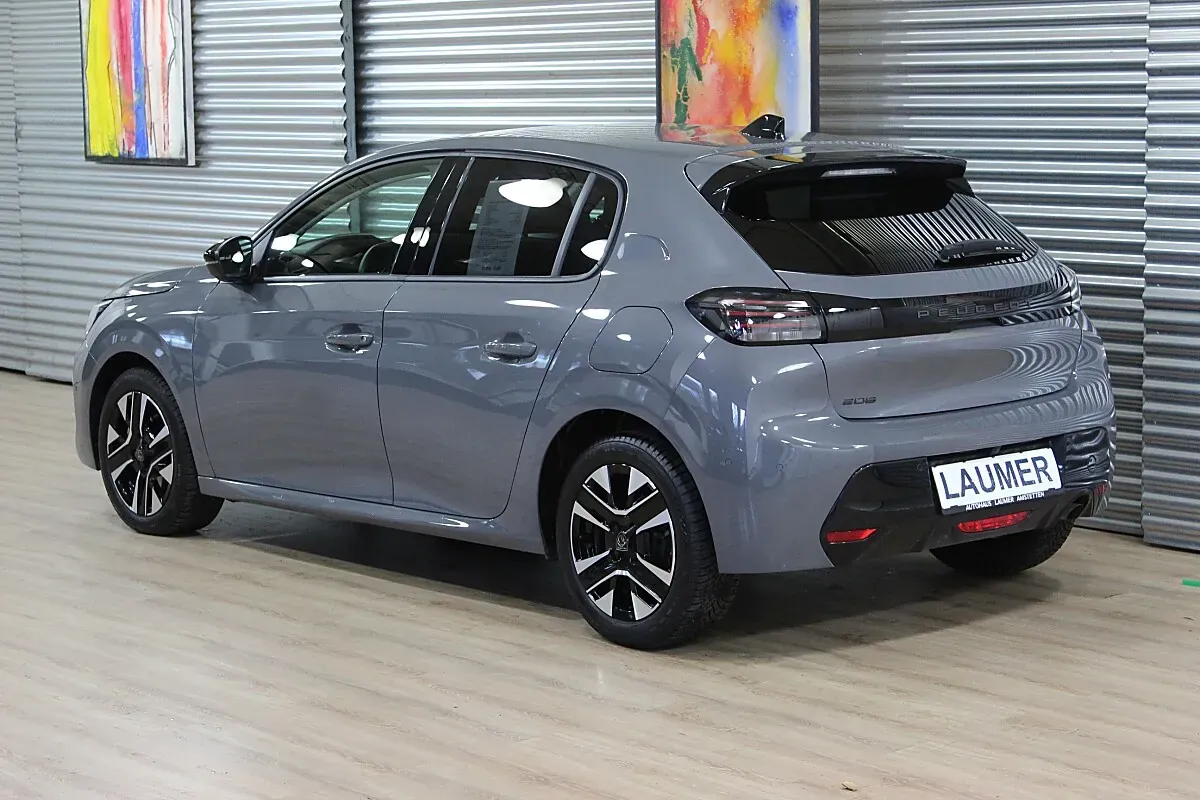 Peugeot 208 2024 photo 3