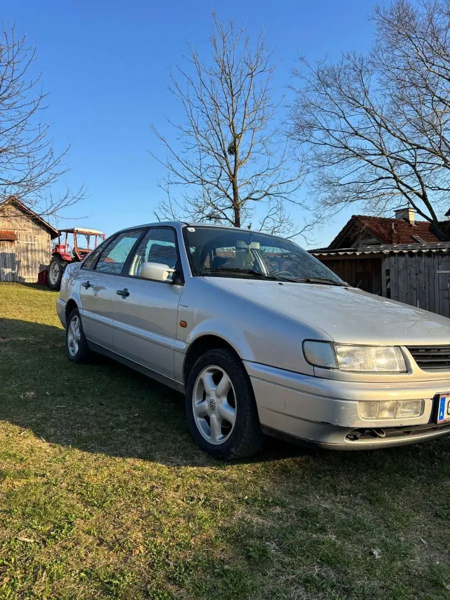 Volkswagen Passat 1994 photo 2