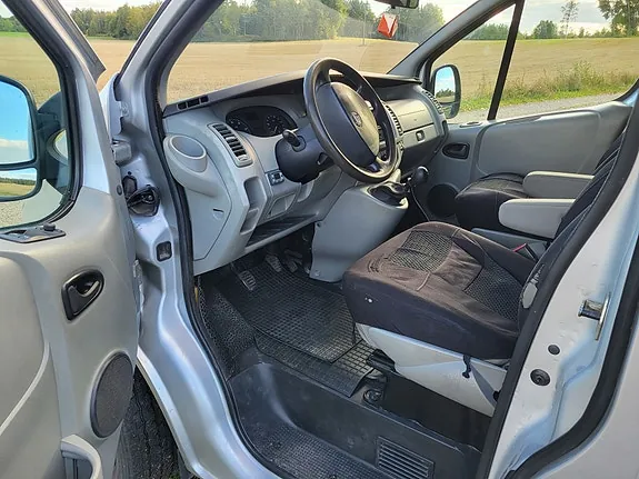 Nissan Primastar 2009 photo 2