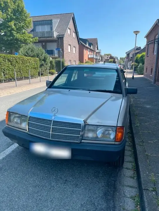 Mercedes-Benz 190 E