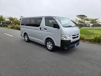 Toyota Hiace 2021 photo 2