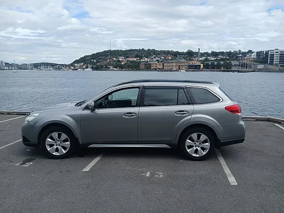 Subaru Legacy Outback 2010 photo 3