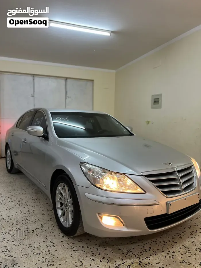 Genesis Gv70