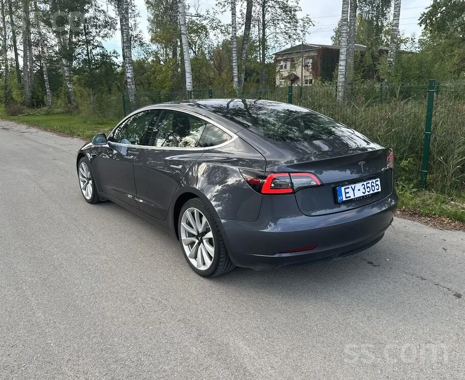 Tesla Model 3 2020 photo 3