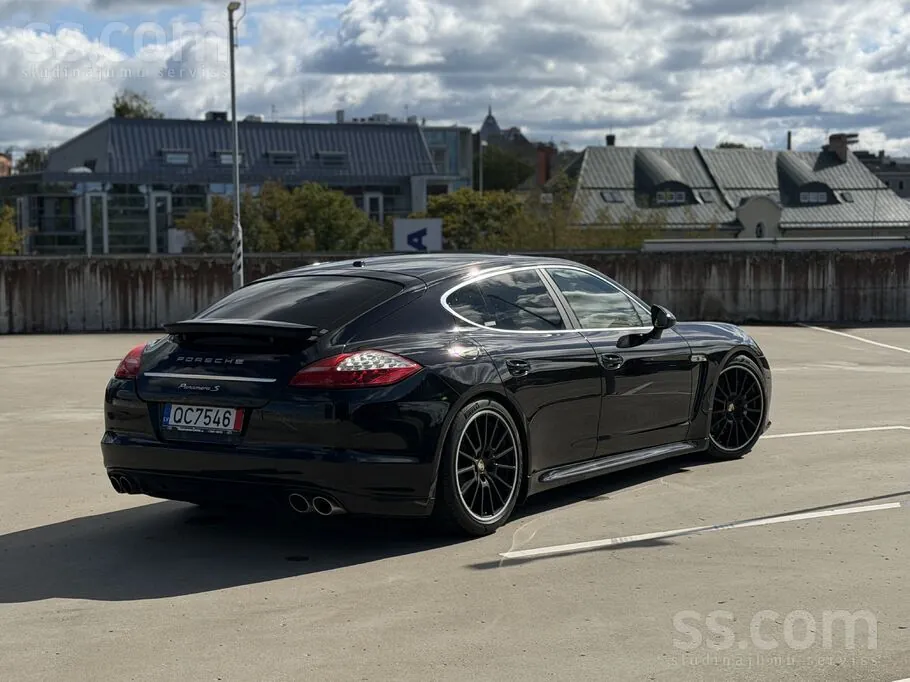 Porsche Panamera 2010 photo 4