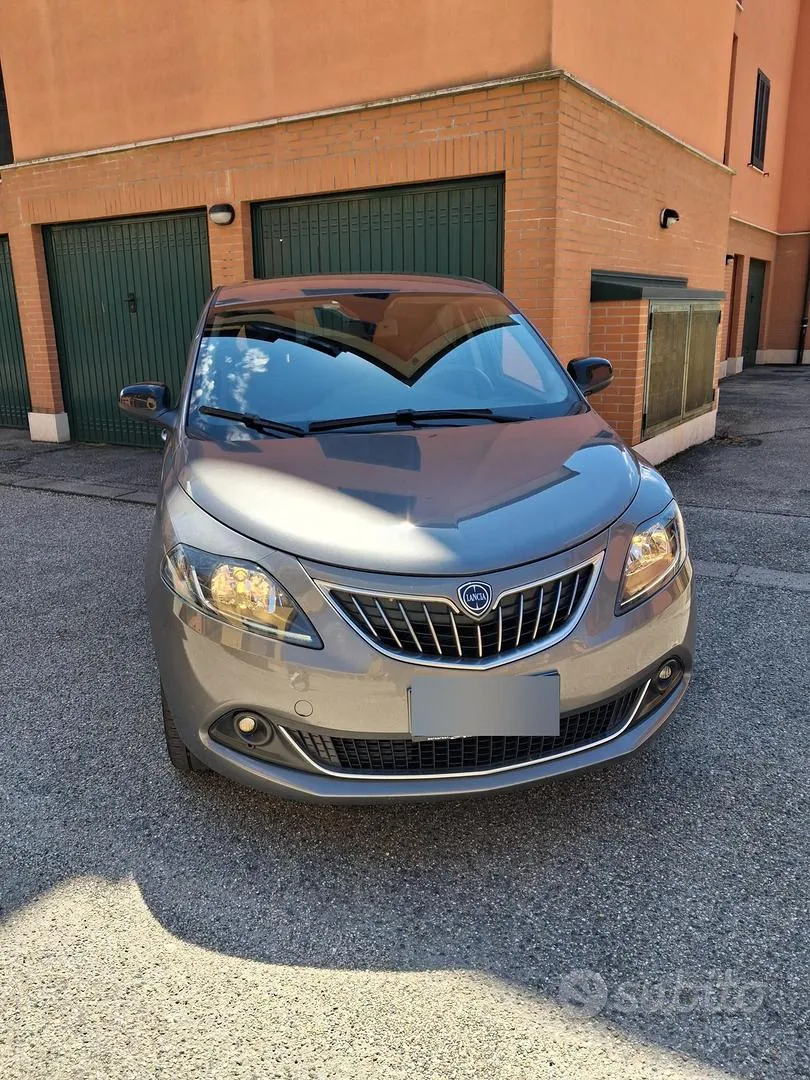 Lancia Ypsilon