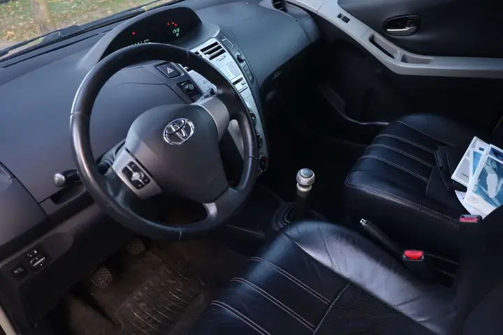 Toyota Yaris 2007 photo 2