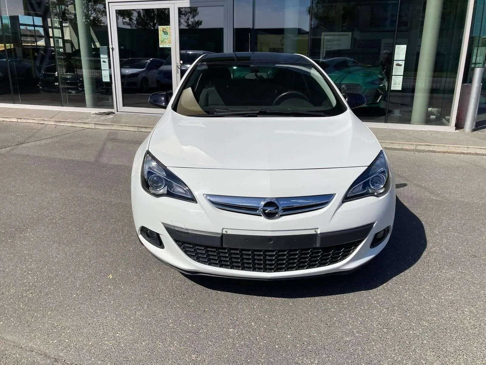 Opel Astra 2013 photo 2
