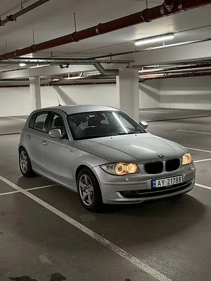 BMW 118D 2011 photo 2