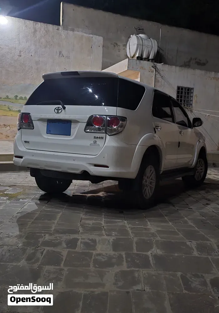 Toyota Fortuner 2012 photo 2