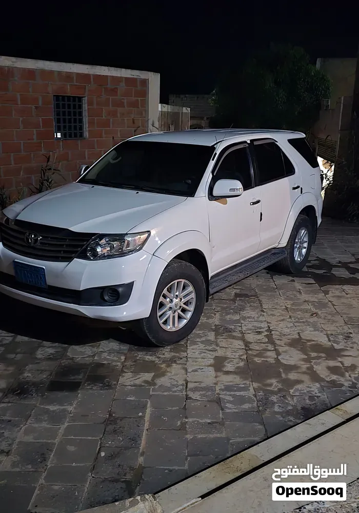 Toyota Fortuner 2012 photo 3