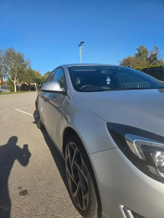 Vauxhall Insignia 2015 photo 2