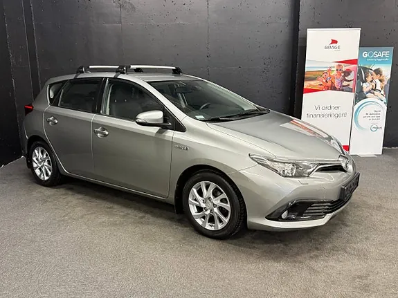 Toyota Auris 2016 photo 2