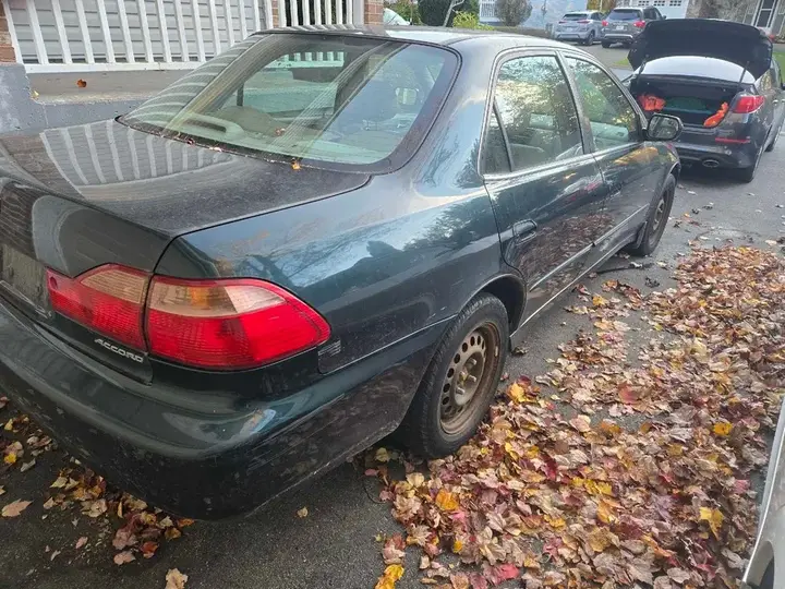 Honda Accord 2000 photo 2