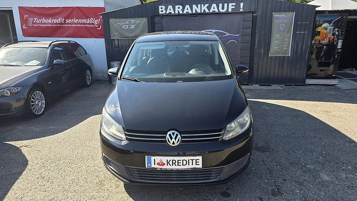 Volkswagen Touran 2011 photo 2