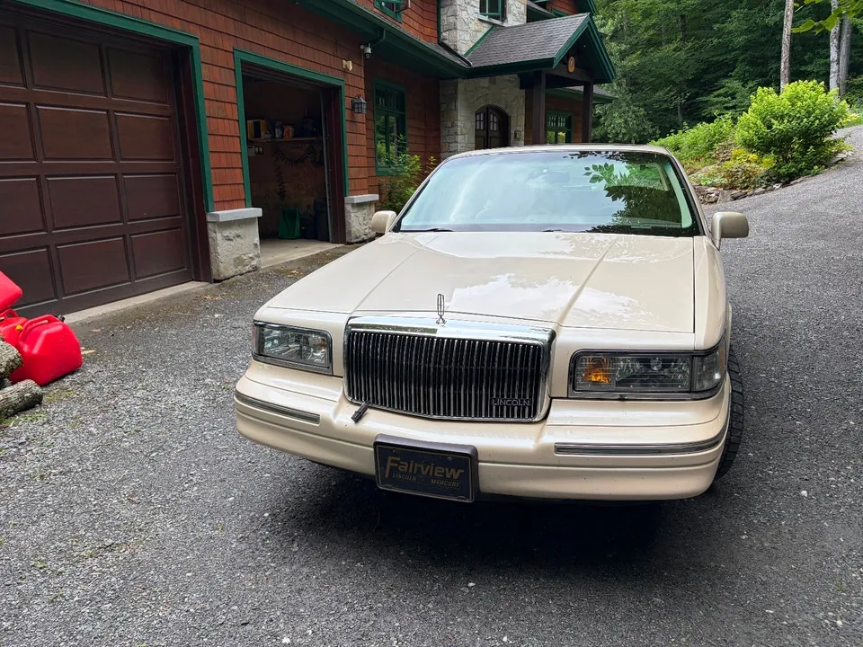 Lincoln Town Car 1997 photo 4