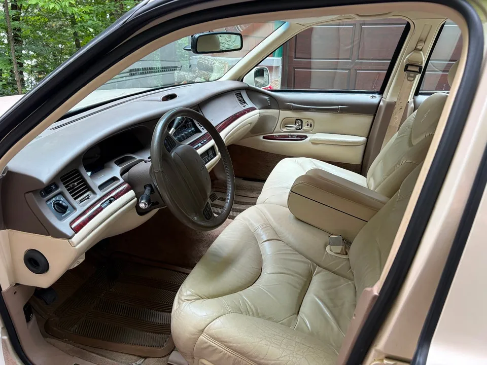 Lincoln Town Car 1997 photo 5