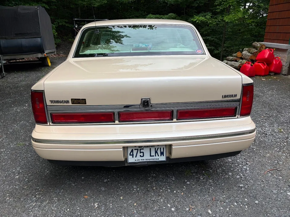 Lincoln Town Car 1997 photo 3
