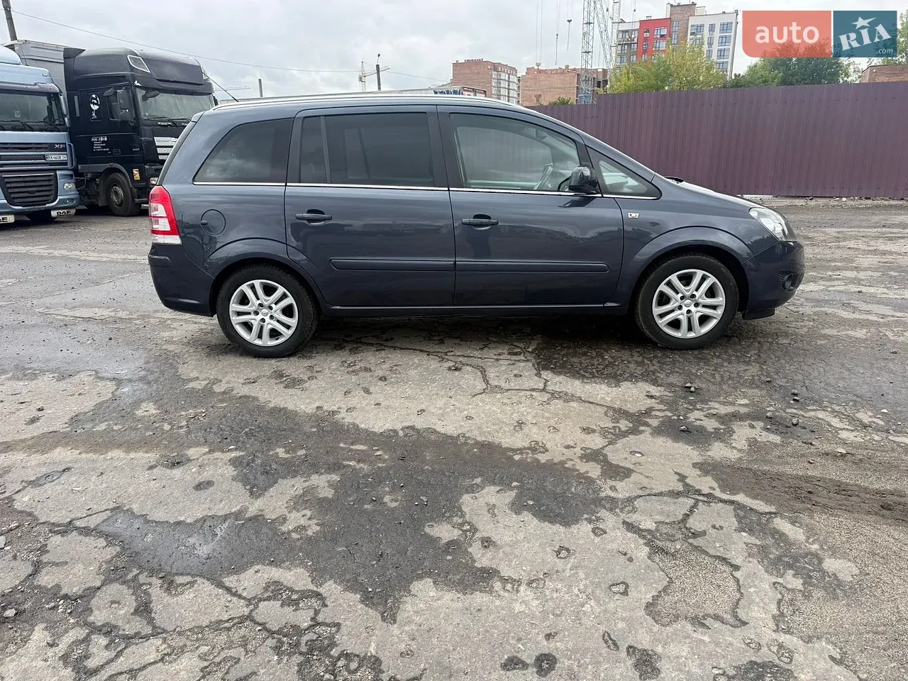 Opel Zafira 2011 photo 2