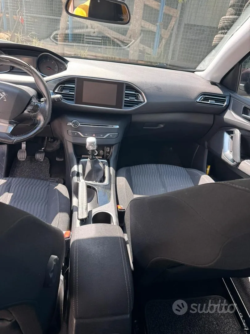 Peugeot 308 2015 photo 5