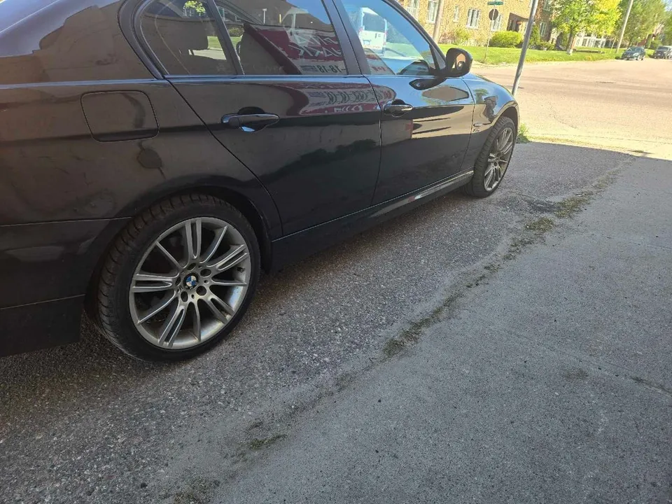 BMW 328Xi 2011 photo 4