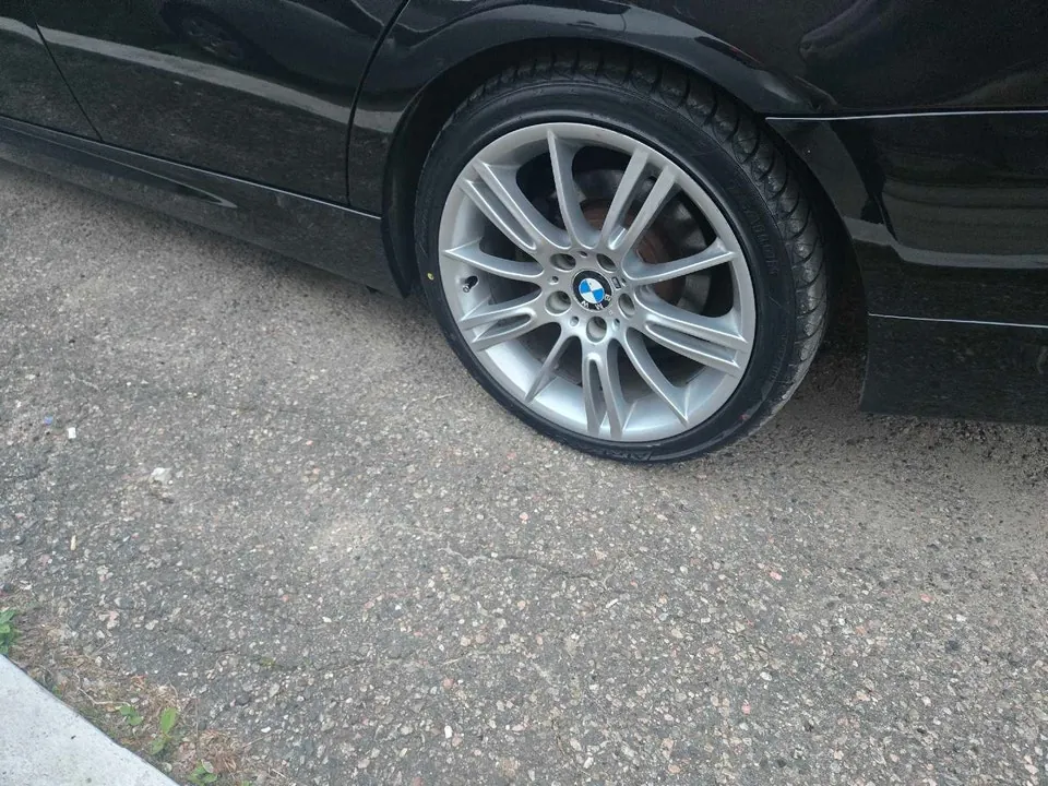 BMW 328Xi 2011 photo 2