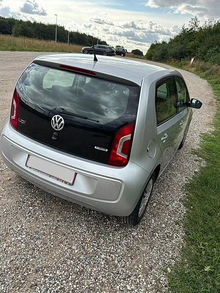 Volkswagen Up 2015 photo 3