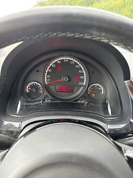 Volkswagen Up 2015 photo 2