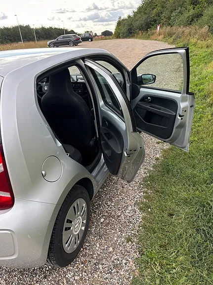 Volkswagen Up 2015 photo 5
