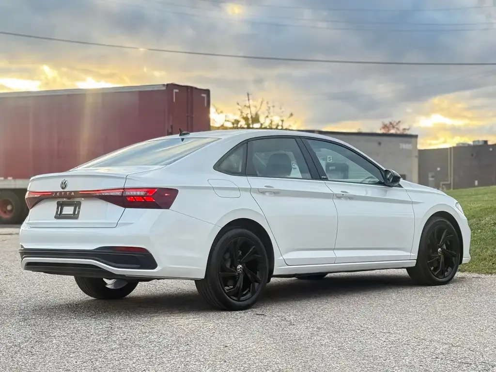Volkswagen Jetta 2025 photo 4