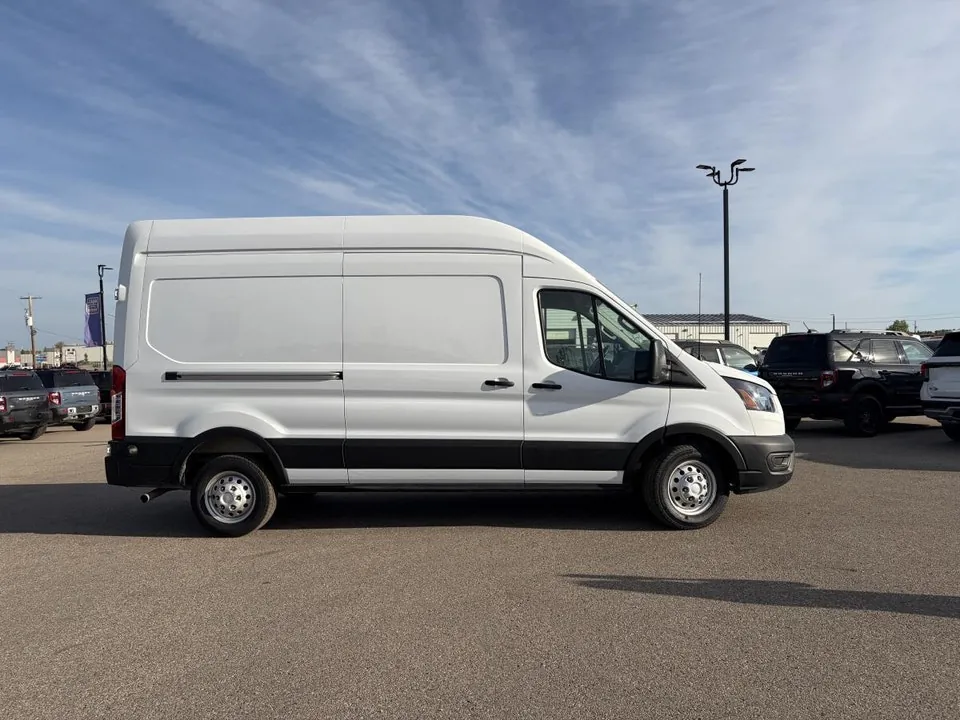 Ford Transit 2026 photo 2
