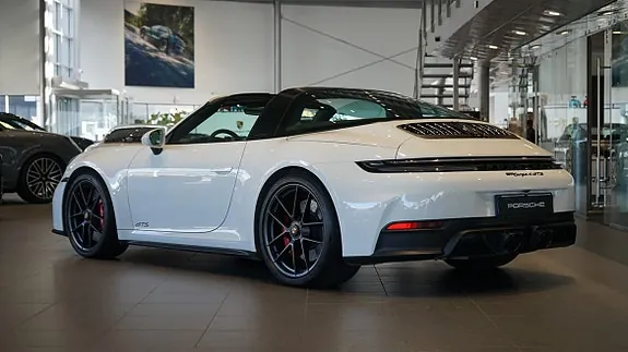 Porsche 911 Targa 4 Gts 2025 photo 2