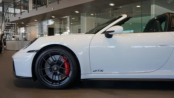 Porsche 911 Targa 4 Gts 2025 photo 3