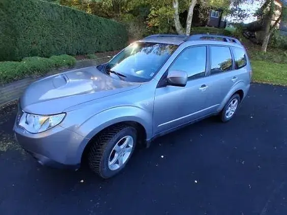 Subaru Forester 2010 photo 2