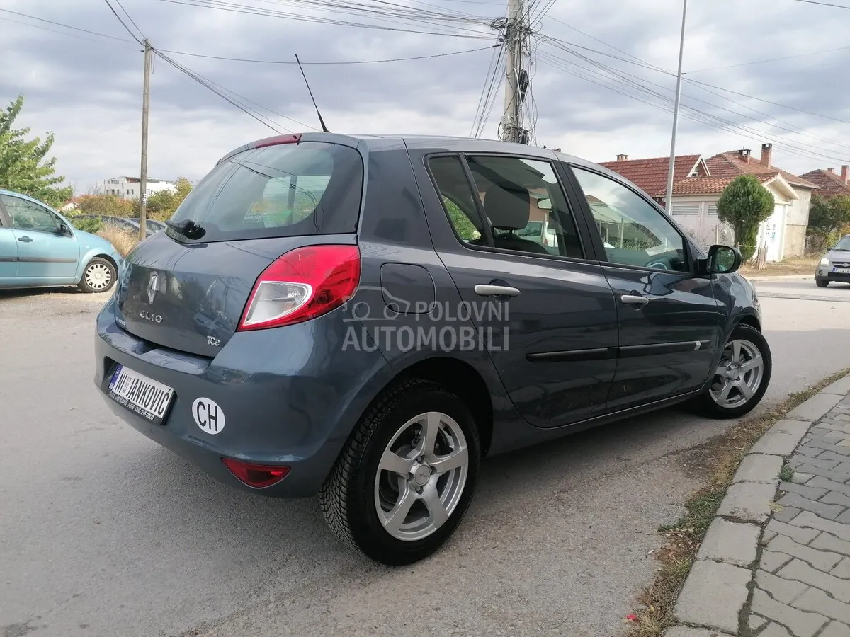 Renault Clio 2011 photo 2