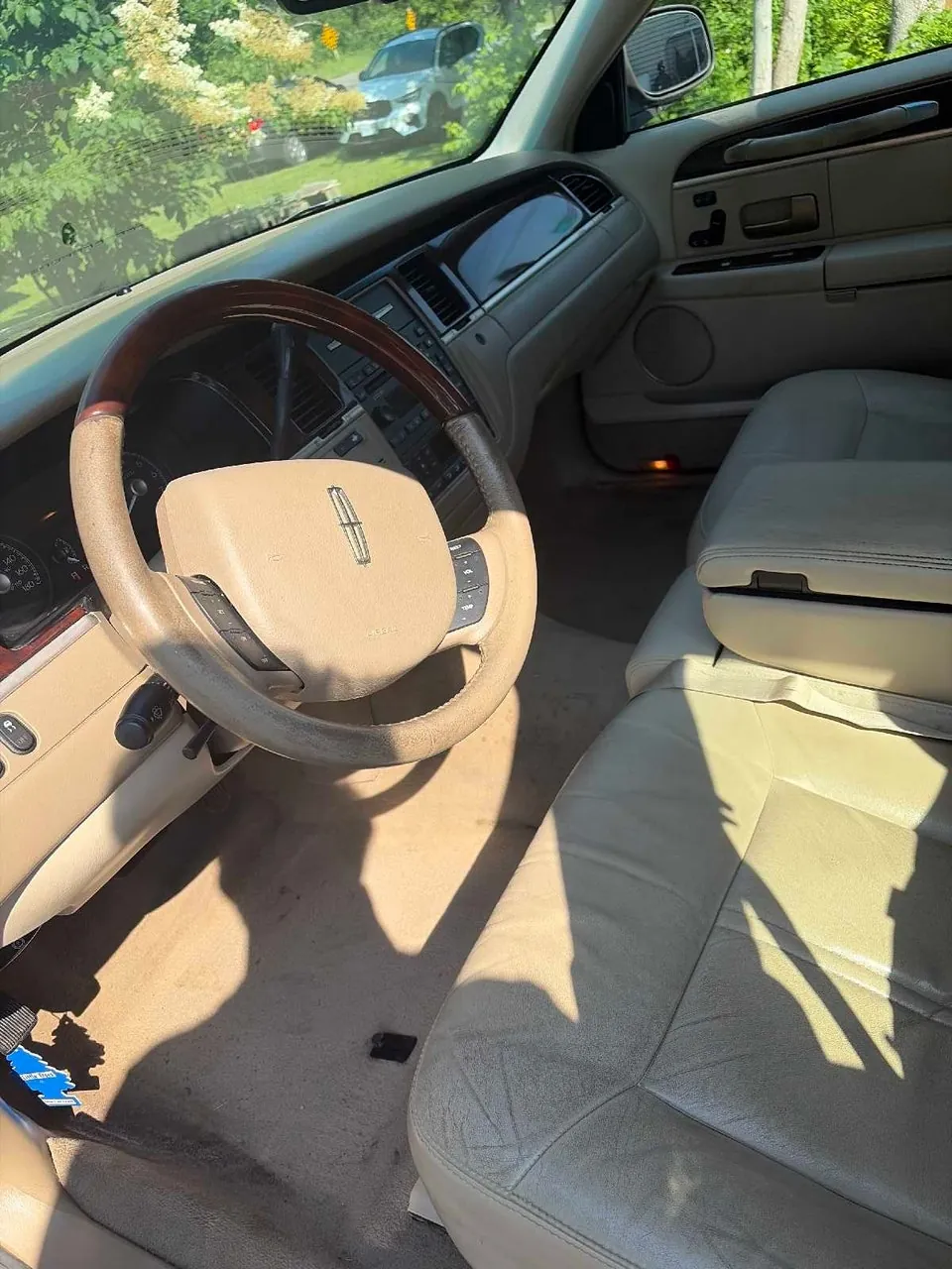 Lincoln Town Car 2008 photo 5