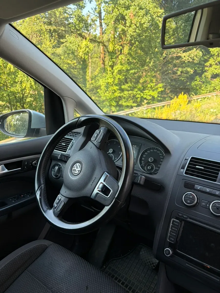 Volkswagen Touran 2014 photo 3