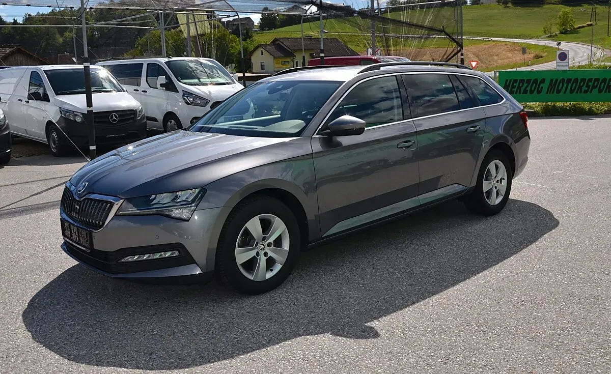Skoda Superb 2022 photo 2
