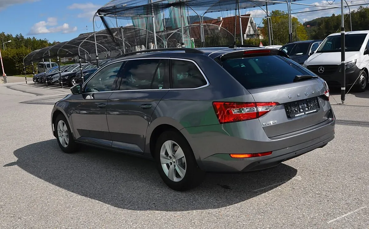 Skoda Superb 2022 photo 3