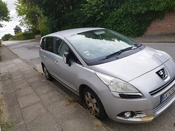 Peugeot 5008 2010 photo 4