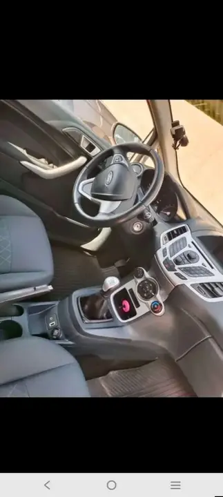 Ford Fiesta 2011 photo 2