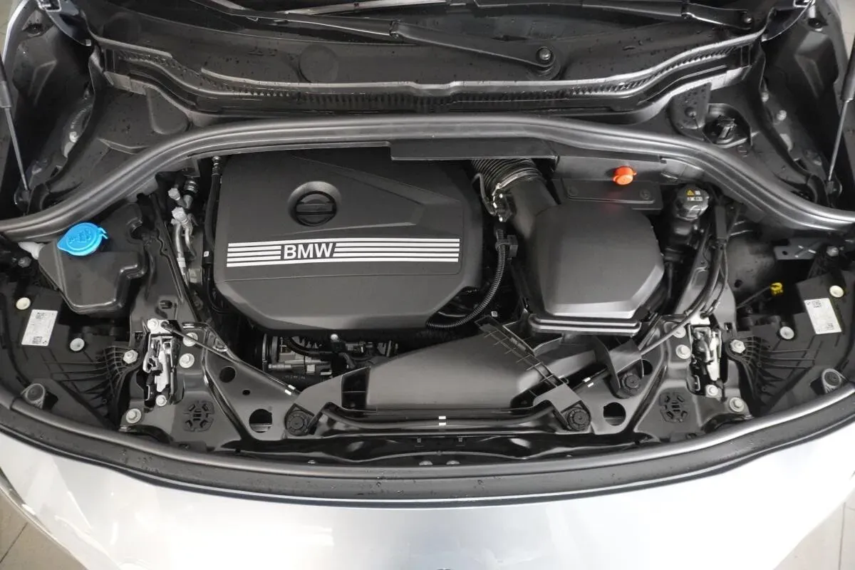 BMW 2 Series 2026 photo 2