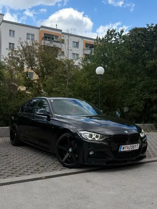 BMW 330D 2013 photo 2