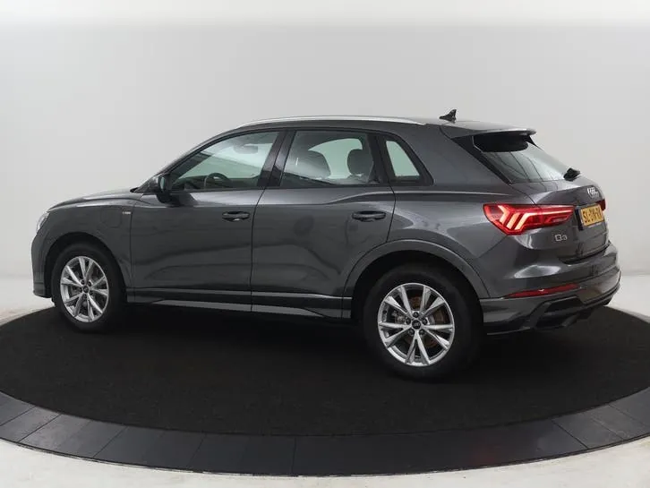 Audi Q3 2023 photo 2