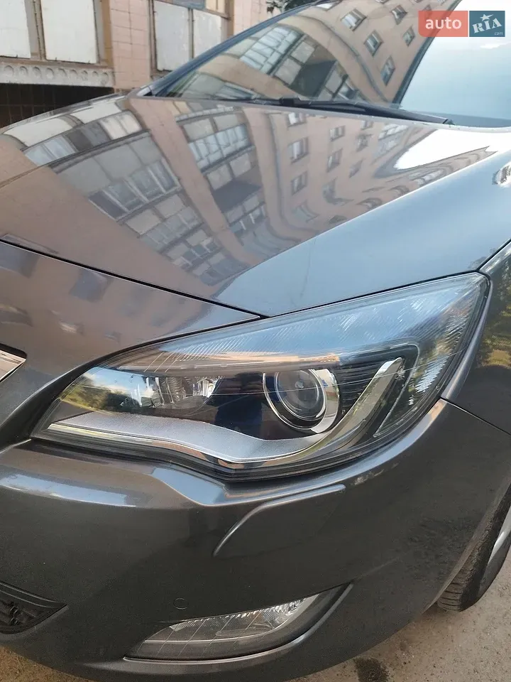 Opel Astra 2011 photo 3