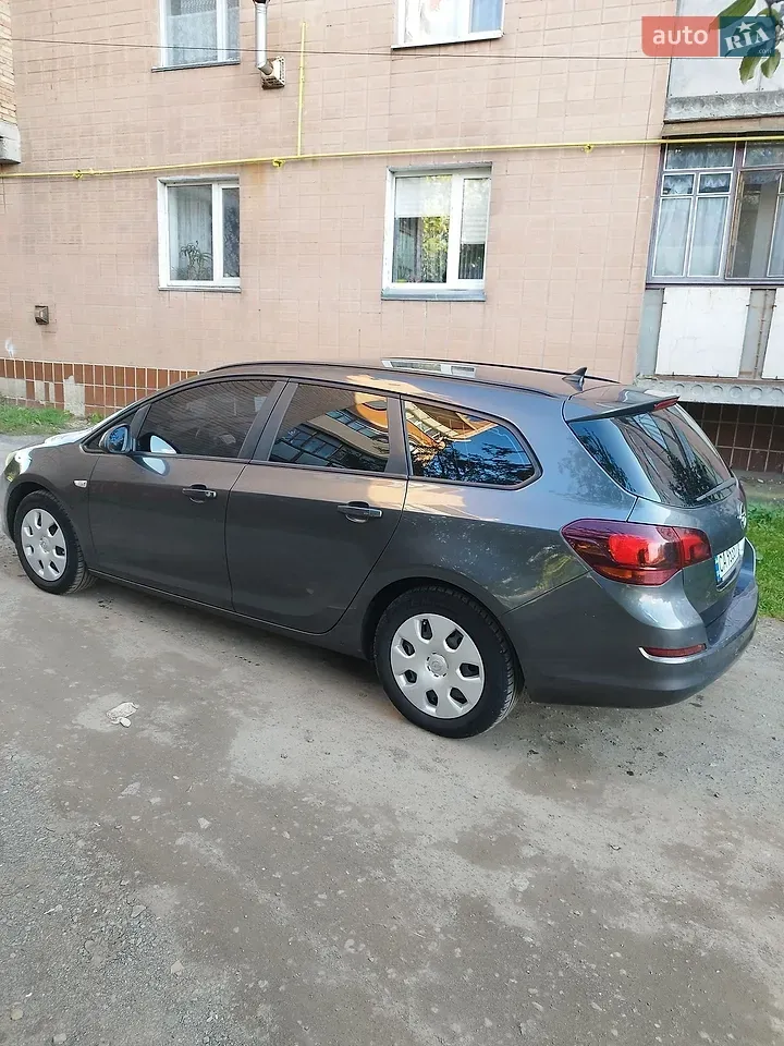 Opel Astra 2011 photo 4